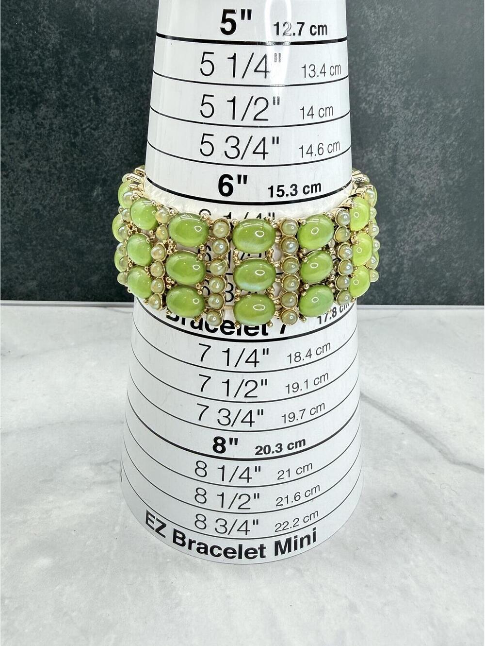 Monet - Vintage Gold Tone Stretch Bracelet in Green - Picture 5 of 6